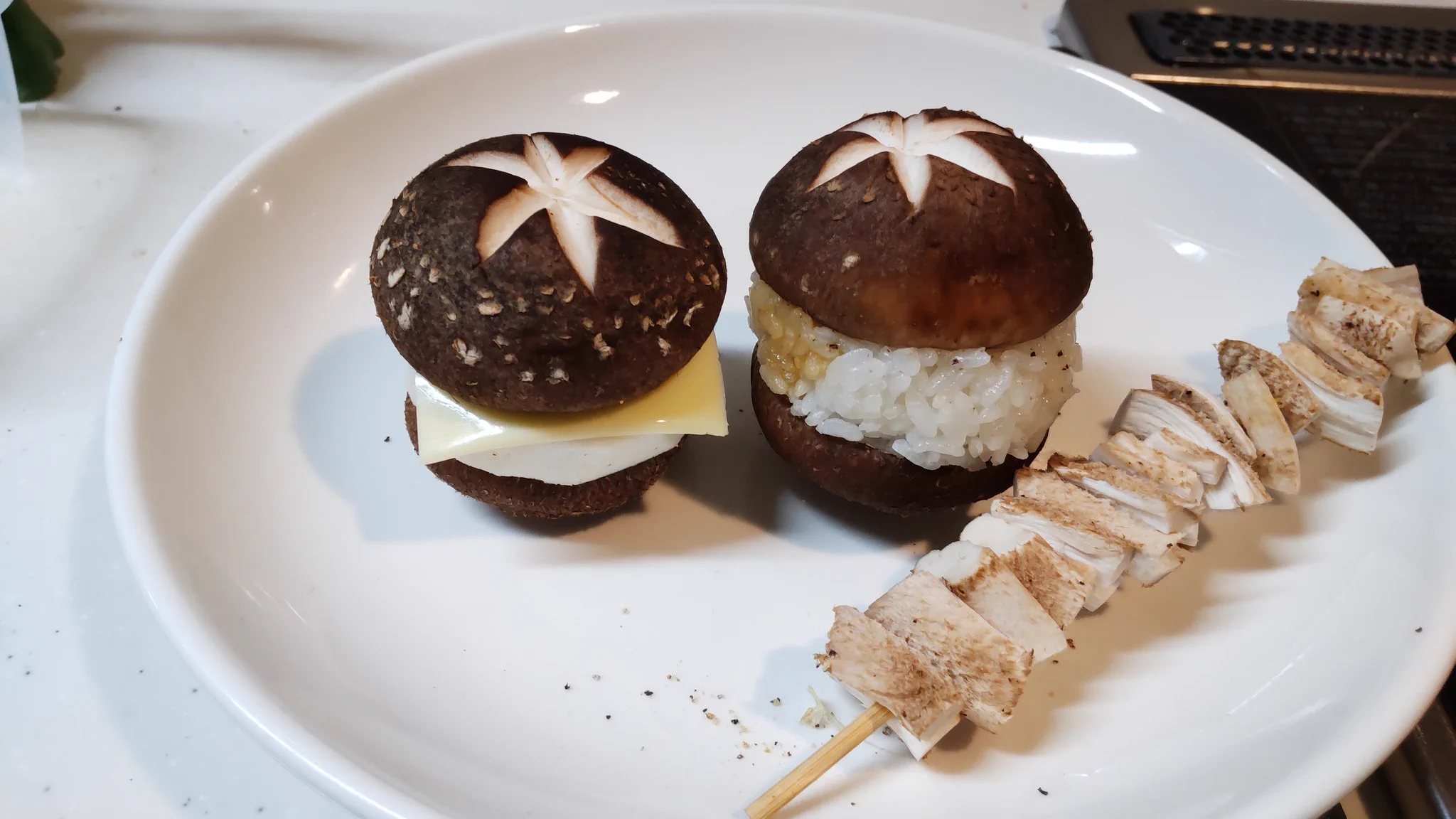 椎茸でキノコッツォを作ろう！バター醤油ご飯やチーズが相性抜群！