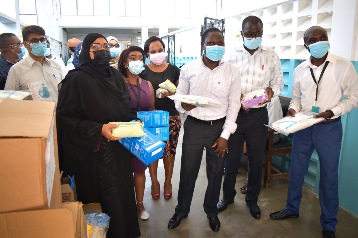 cfkafrica's tweet image. #CFK hands over donations of #Masks, #PPEkits &amp;amp;  a #CentralPatientmonitor all costing Ksh 3.25M to #TudorSub-Countyhospital. 

These will go a long way in helping the hospital to treat Covid-19 and critical care patients.

#mombasacounty
#breakingboundaries
#primaryhealthcare