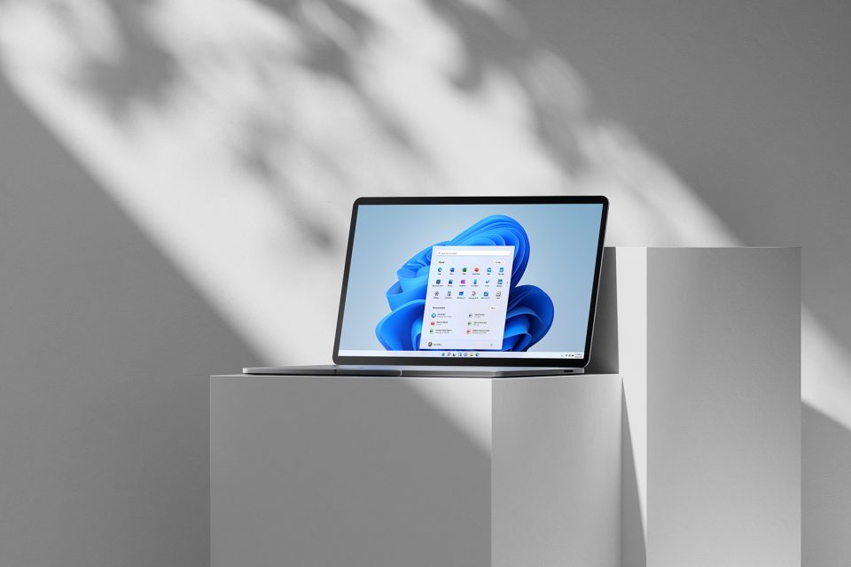 microsoftitalia's tweet photo. Inizia una nuova era per il PC. Oggi raggiungiamo un incredibile traguardo nella storia di Windows. 

#Windows11 è ufficialmente disponibile in tutto il mondo!

Scopri di più: https://t.co/vC1zcKpgar https://t.co/dXRmW7tlXo