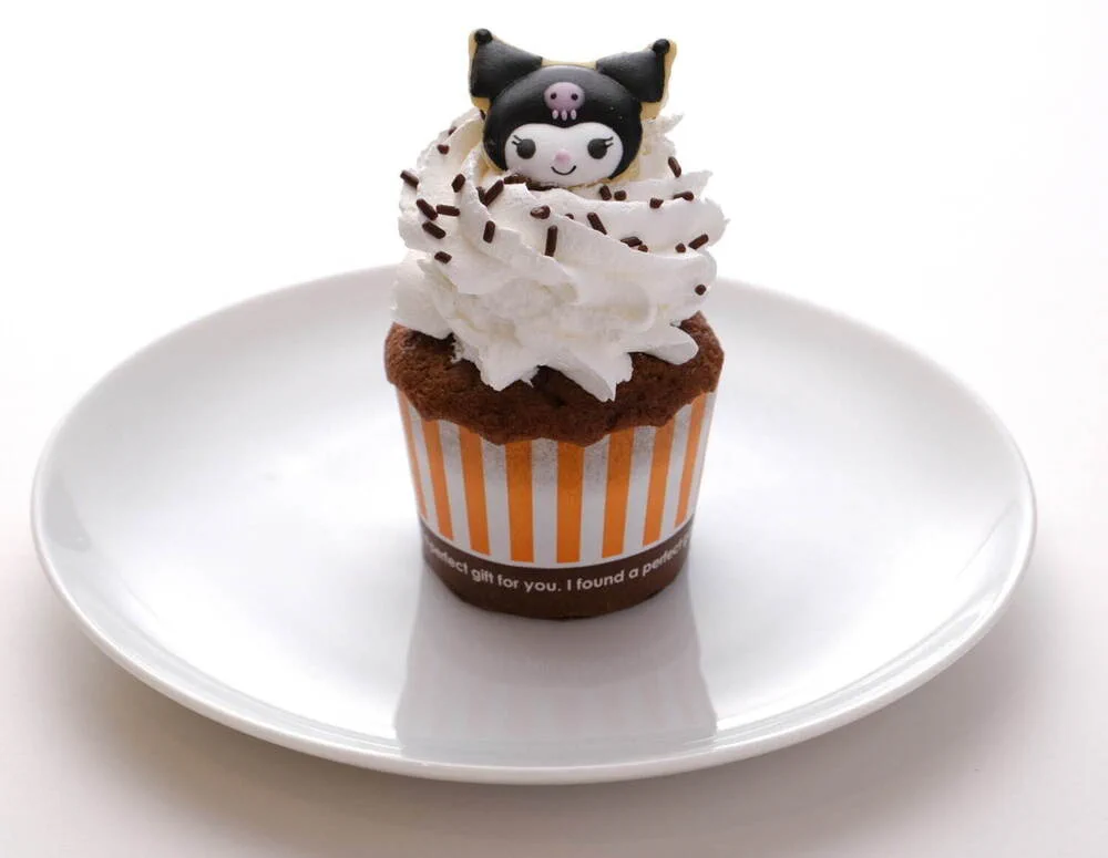 お台場の限定ショップに大集結！クロミの魔法にかかった真っ黒スイーツやポーチなどが限定発売！