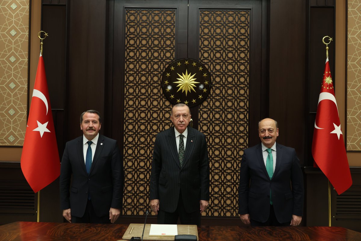_omerbudak_'s tweet photo. Cumhurbaşkanımız Sn. Recep Tayyip Erdoğan ile Görüştük

3600 Ek Gösterge ve Sözleşmeliler konusunun 2022 içinde çalışılıp tamamlanması kararımızın ayrıntılarını görüştük ve kurumlarla alakalı bilgilendirmelerde bulunduk.

Kabülleri için Sn.Cumhurbaşkanımıza teşekkür ediyorum. https://t.co/i2xxj0pVNv