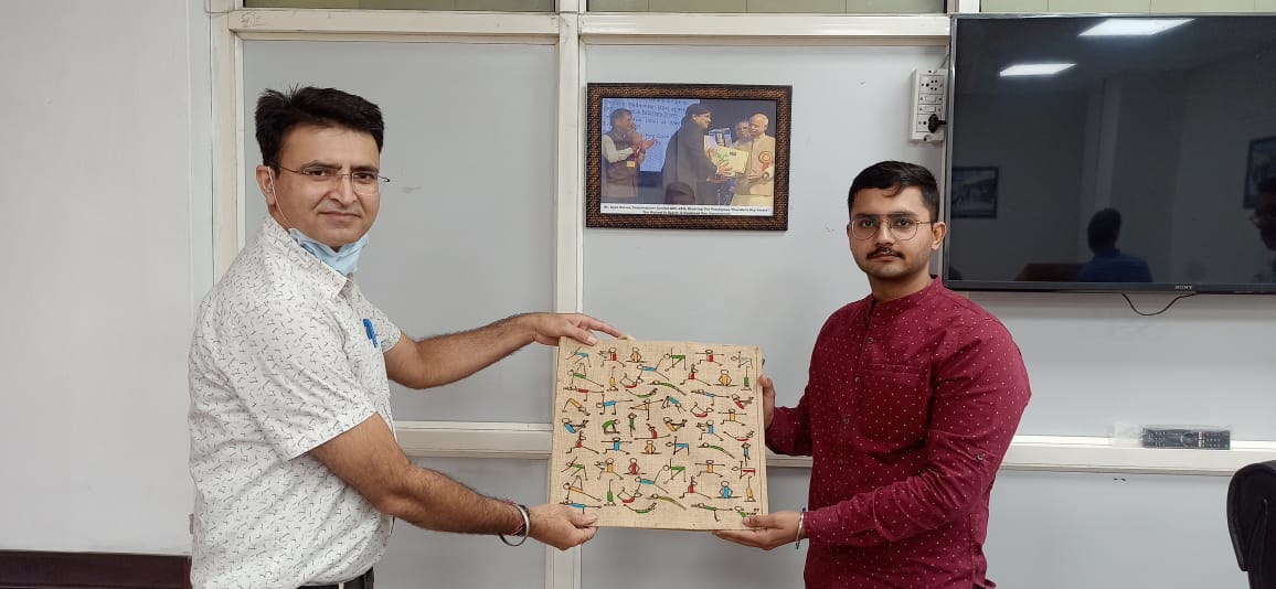 प्लास्टिक के उपयोग को हतोत्साहित करने और "आजादी का अमृत महोत्सव" के अवसर पर स्वच्छता को प्रोत्साहित करने के लिए, सीजीएसटी ऑडिट कमिश्नरेट, जम्मू द्वारा जूट बैग वितरित किए गए । <a href="/FinMinIndia/">Ministry of Finance</a> <a href="/cbic_india/">CBIC</a> <a href="/cgstchdzone/">CGST Chandigarh Zone</a>