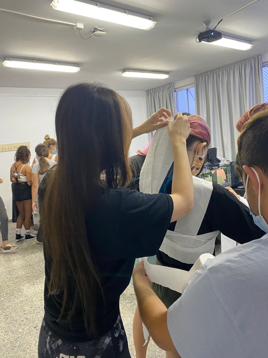 LauBaumar's tweet photo. El vestido de novia más original del mundo😂
Ganamos nuestro trocito de Tótem 😍
@Patrysa10 #fpvisiblefpdecalidad https://t.co/FvVdkQTBPJ