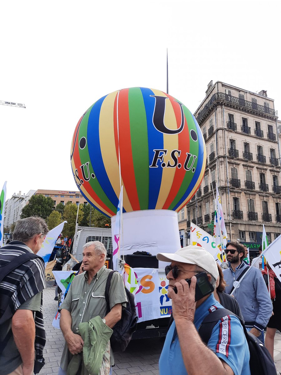 LeBras78173605's tweet photo. La @FSUregionSUD dans la rue https://t.co/AZlrwO2yvC