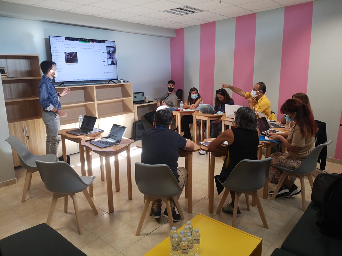 Proyecto KA201 EURIVERSITY: Cep de Jaén presentando los resultados de la tarea: Estado de la cuestión en la publicidad española en los últimos 50 años (Katerini -Grecia-)