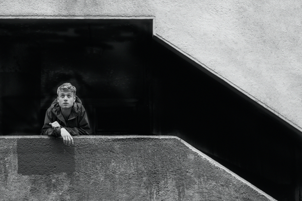 Beautiful. Irish voice <a href="/tadhg_official/">tadhg daly</a> shares an exquisite performance of his song 'Come On Over' - the video is shot through with yellow sunrise...

Watch it first, on Clash - 

clashmusic.com/videos/tadhg-d…