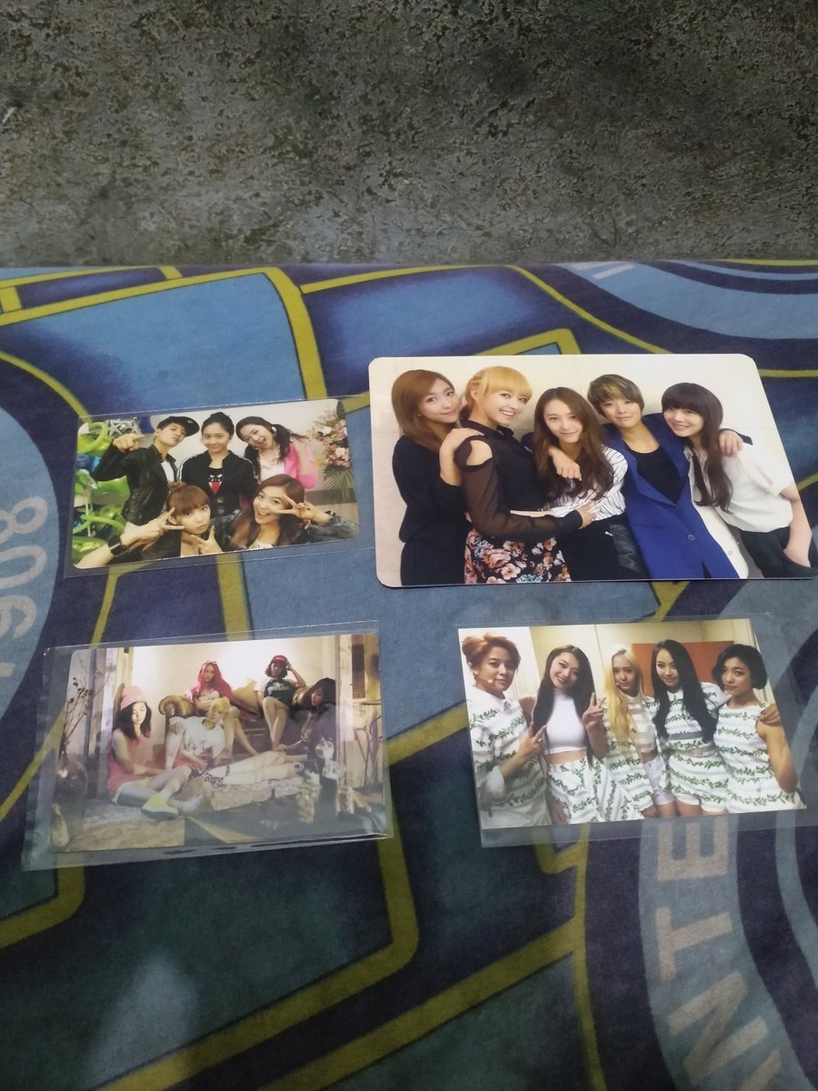 CharacterofR's tweet photo. Yeayyyy akhirnya lengkap juga PC f(x) (Group Ver.) ku 🥰🥰🥰
#fx #에프엑스 #PC #photocard #MeU #fxphotocard #nuabo #electricshock #pinktape #redlight https://t.co/yNDbPESVRr