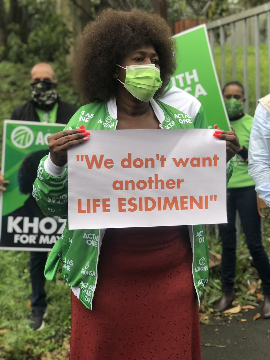 MakhosiBKhoza1's tweet photo. This morning we are protesting with workers of Durban Coastal Mental health Institution where patients are underfed, beds are in deplorable conditions and the board members are said to be siphoning funds. The department of health is yet to make it to the scene. https://t.co/0kk5NbZ6NZ