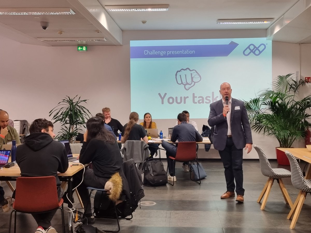 🔴3,🟠2,🟢1... The #InfrachainChallenge2021 is officially launched! 🏃‍♀️💨

🎤<a href="/fXzo/">Fabrice Croiseaux</a>, <a href="/petzlux/">Patrick WΞBΞR 🇪🇺🇬🇧🏴󠁧󠁢󠁷󠁬󠁳󠁿🇱🇺</a> &amp; <a href="/TomKettels/">Tom Kettels</a> opened the #blockchain #hackathon with a pep talk for the 6 teams who are developing an #innovative project based on the Public Sector Blockchain and #code a working demo🍀