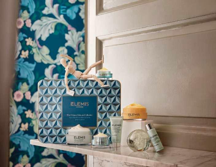 🎁🎄#Elemis #Christmasgifts are in #spa
now🎄🎁

The Ultimate #Skincare Collection Gift Set
Includes:
Pro-Collagen Cleansing Balm 100g, Marine Cream 100ml, Overnight Matrix 30ml, Energising Marine Cleanser 30ml, Eye Revive Mask 15ml,
Moisture Essence 28ml.

£220
worth £387