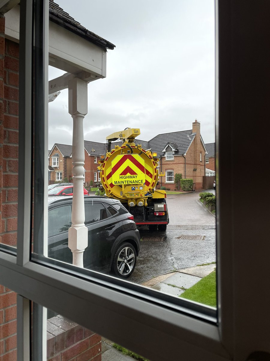 Great service from <a href="/Edinburgh_CC/">The City of Edinburgh Council</a> <a href="/edinhelp/">Edinburgh Council Help</a> drains all cleaned in our little cul de sac. Well done to the drain guy who was also out in the awful rain. #drain #excellentservice #welldone #rain