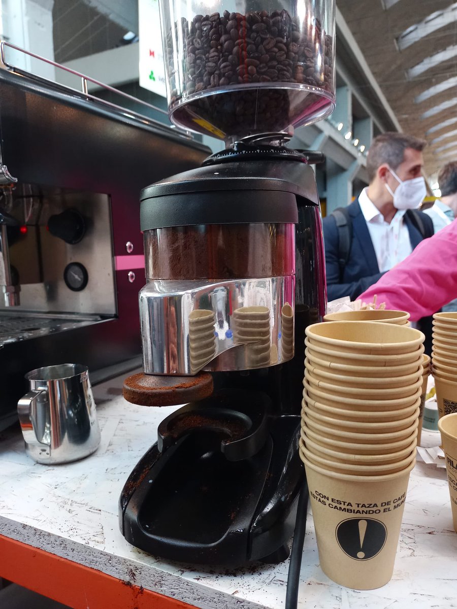 Filantropico_es's tweet photo. ☕️A toda máquina en el #SouthSummit2021 para que ningún emprendedor se quede sin conocer nuestro café
Si no es en nuestro stand, en los food trucks, el catering de @cristinaoria o en @WayraES o @IEuniversity https://t.co/JzBRZSlZvX