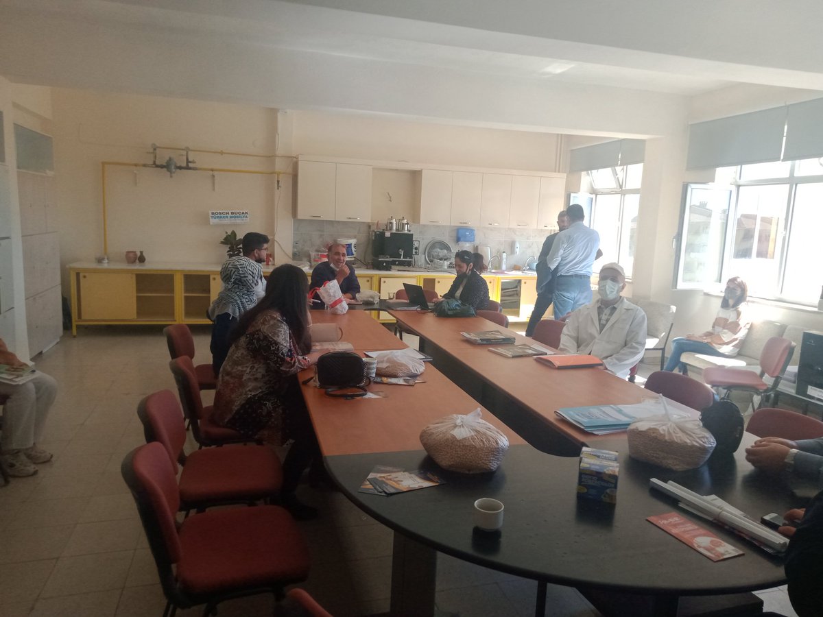 Bugün Bucak Anadolu Lisesi öğretmenleri ile buluştuk. Öğretmenlerimiz eğitim ve yaşam şartlarının iyileştirilmesi taleplerini aktardılar. İlgililere buradan da aktarmış olalım. Tüm okul personeline gösterdikleri ilgi ve nezaket için teşekkürler.