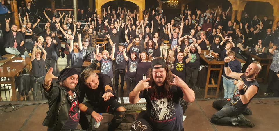 Bremen! Jenseits dieser Tour! War das toll mit euch feiern zu können! Yes! 1000 Dank an alle die da waren und an alle, die das ermöglicht haben - looking at you Revue und Extratours. 🥳🥰🍻 Und Danke an die nicen Boys von <a href="/SoulboundBand/">Soulboundofficial</a> fürs Einheizen! Bis bald!
