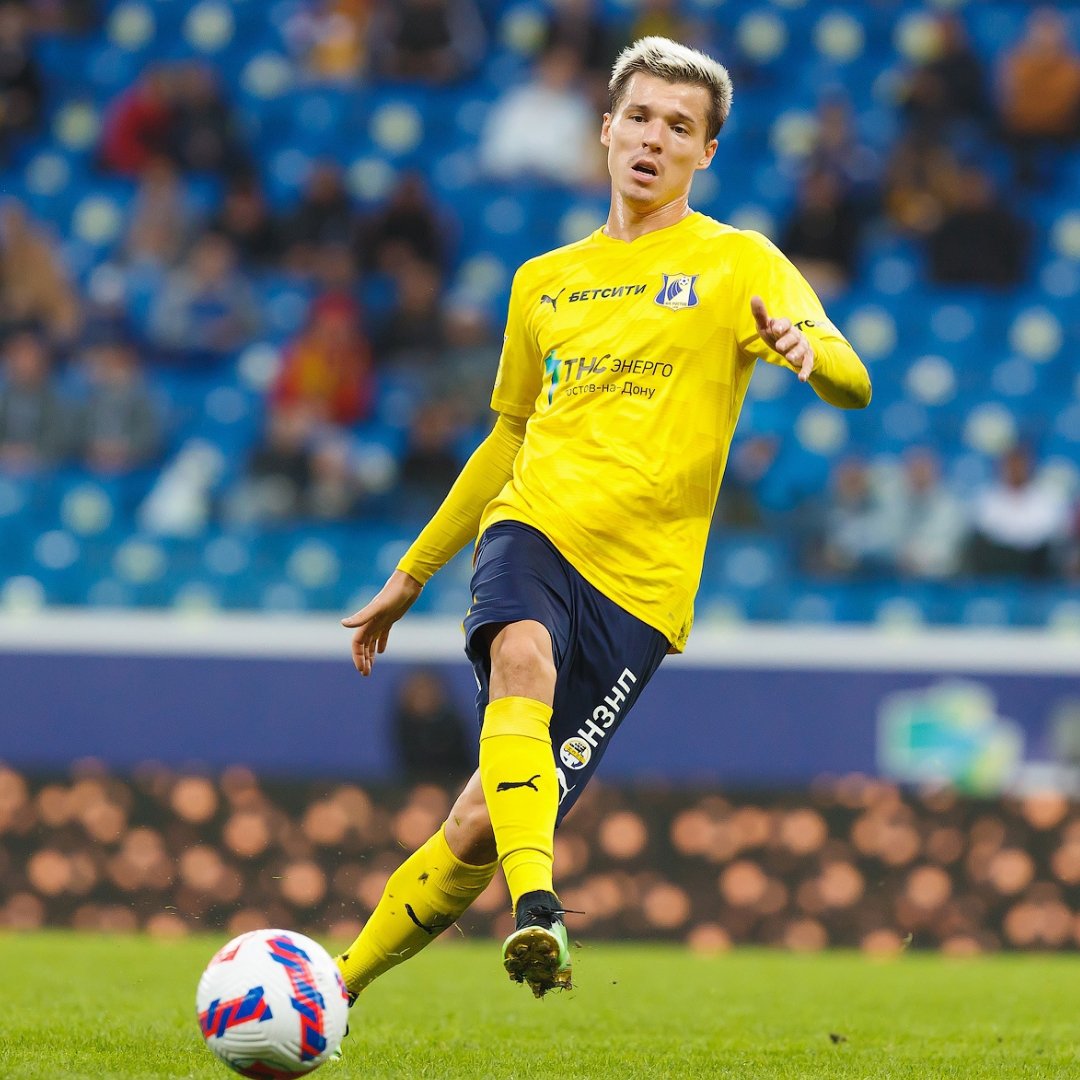 premierliga_en's tweet photo. ⭐️ Dmitry Poloz this #RPL season
👕 7 matches
⚽️ 3 goals
🎯 5 shots on target
❓ How do you like this realization of scoring chances?
#Rostov #Poloz https://t.co/aIV97NI9A3