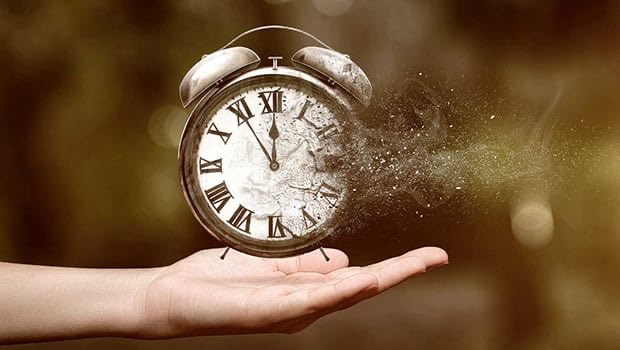 Biraz önce çok etkileyici bir yazı okudum şöyle diyor;“5 yıl sonra olacağın insan, tamamen bugün okuduğun kitaplara, izlediğin filmlere, dizilere, zaman harcadığın insanlara, tükettiğin gıdalara, alışkanlıklarına ve giriştiğin yazışmalara, konuşmalara göre şekillenecek.”