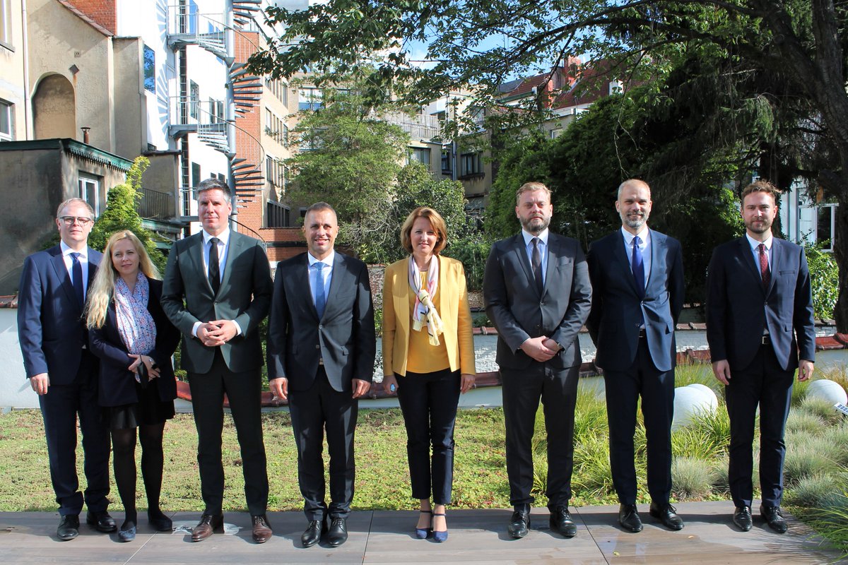 🇸🇰PermRep Amb. Petra Vargová &amp; PSC Amb. <a href="/michalkomada/">Michal Komada</a> had a fruiftul discussion w/ State Secretary of the Ministry of Defence🇸🇰 <a href="/MajerMarian/">Marian Majer</a> and Chairman of the Defence and Security Committee at National Council🇸🇰 <a href="/juraj_krupa/">Juraj Krúpa</a> on the #StrategicCompass🧭&amp; future of #EUDefence 🇪🇺🛡️