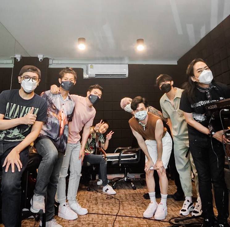 sdf_band's tweet photo. #ยังฝืนsdf มานั่งฟังด้วยกันสนุกกว่า https://t.co/tZTQRUyLOL