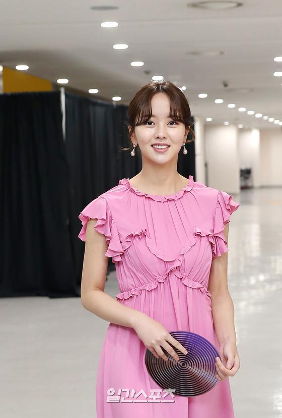 SohyunSpace's tweet photo. Clematis is a symbol of mental beauty an do choose this flower cause Sohyun is not only beautiful on the outside but also on the inside. 
#SsoPrettyFlower #OrisEvents 
#KimSoHyun #김소현 https://t.co/kSp41epLEL