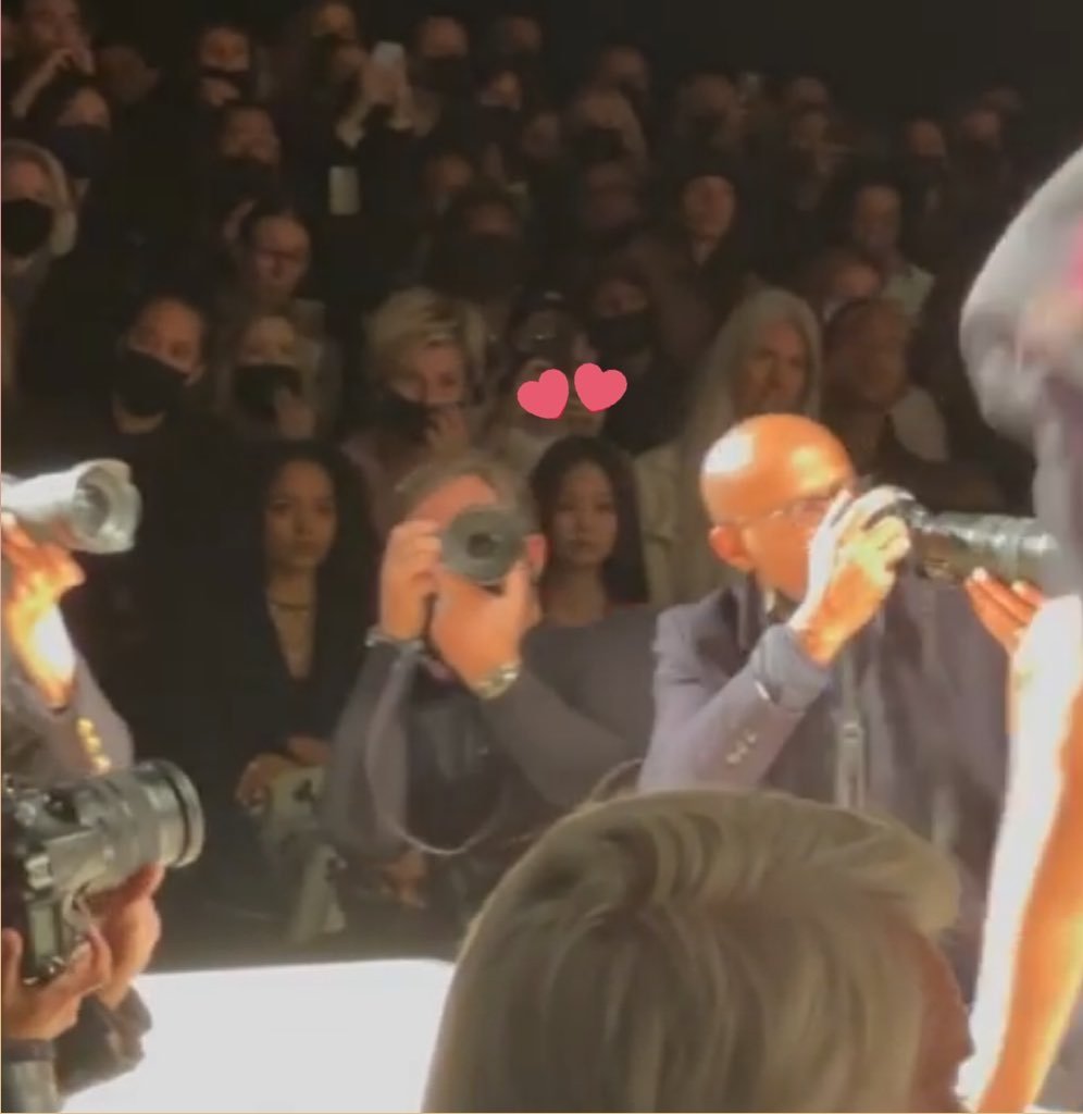 jenniekimbrasil's tweet photo. Jennie no CHANEL Spring Summer 2022 Ready-to-Wear Show

via.: portalblackpink
JENNIE FACE OF CHANEL
#JENNIEChanelPFW https://t.co/MAY4kRNnm5