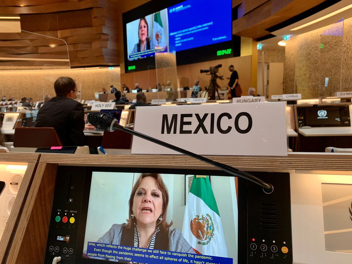 MisionMexOI's tweet photo. Al participar en #ExCom72, @marthadelgado destacó que 🇲🇽 enfrenta un incremento importante de las solicitudes de refugio. Reiteró el deseo de seguir colaborando con #ACNUR para fortalecer a las instituciones y ampliar las oportunidades de integración para la población refugiada https://t.co/7nn89Tfyj5