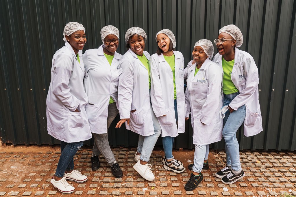 Meet the Blossom Alex team!

From left to right: Sheron Chabalala, Tebogo Ramogayane, Zanele Khumalo, Jenny Magonge, Wandile Mduli and Hope Hlongwane.

Our new Blossom Care facility in Kelvin is proudly supported by @coopuk in partnership with @WebhelpSA @WebhelpUK.