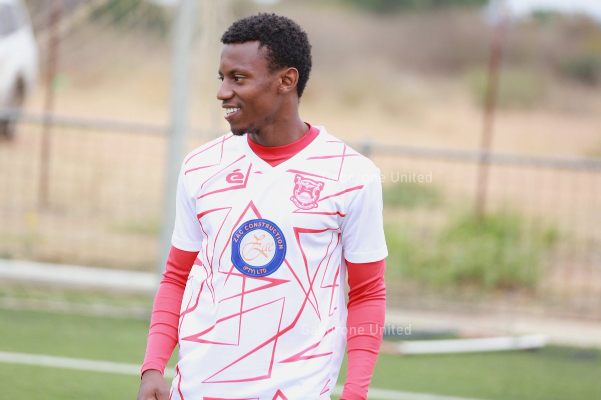 GaboroneUnitedS's tweet photo. Our new training jersey is 🔥👌🔥You have to love ❤it.

#GaboroneUnited 
#TheRedsRising https://t.co/rCFEiHM1LK