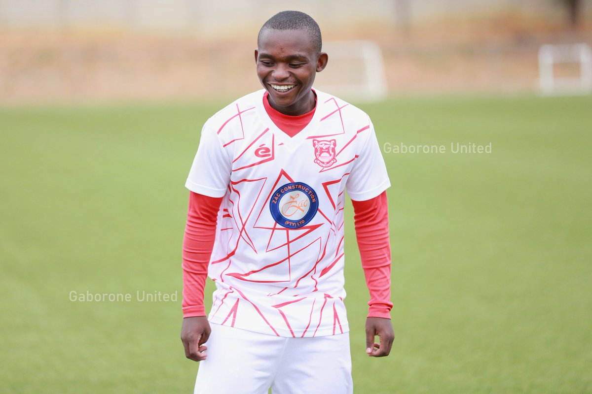 GaboroneUnitedS's tweet photo. Our new training jersey is 🔥👌🔥You have to love ❤it.

#GaboroneUnited 
#TheRedsRising https://t.co/rCFEiHM1LK