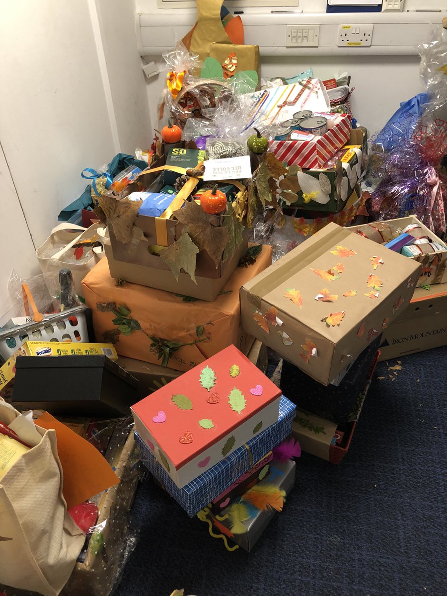 gordonCardinalH's tweet photo. Good morning folks! Can’t wait to share photos of the magnificent donation of harvest food to @CardinalHumeCHC from the lovely pupils at Westminster Under School @WestminsterUS. Thanks also to Cristian, Karim and Alfie for delivering the elaborately decorated boxes! What gents 😃 https://t.co/ObY4XLGQkf