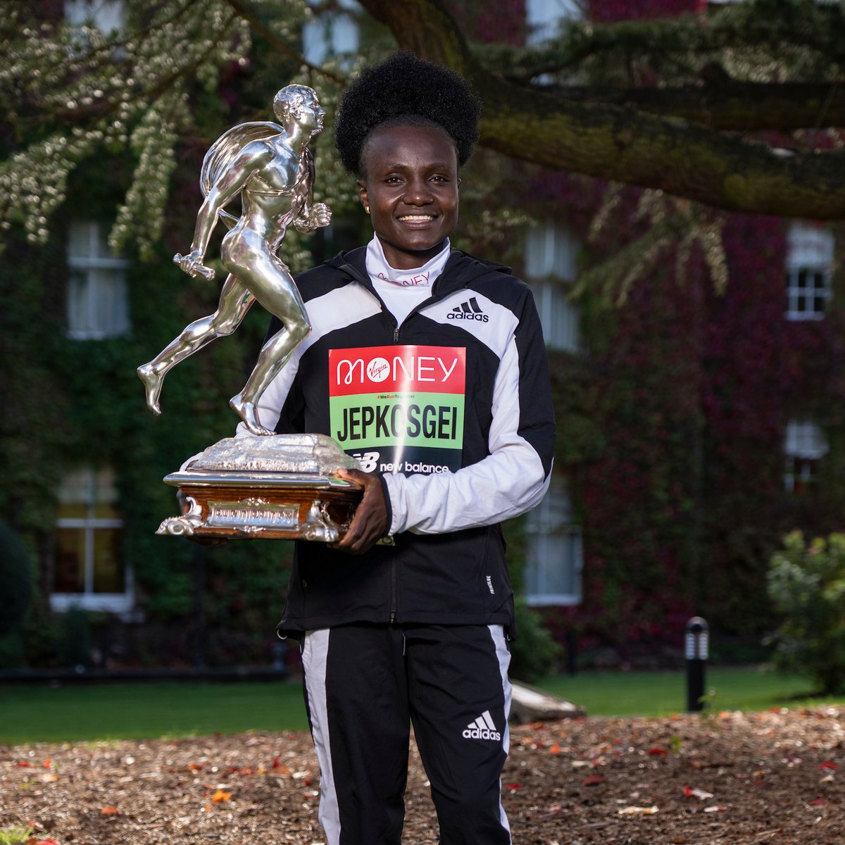 LondonMarathon's tweet photo. They're going to need a bigger mantle piece. 🏆

#LondonMarathon #WeRunTogether https://t.co/MKqaWY3u68