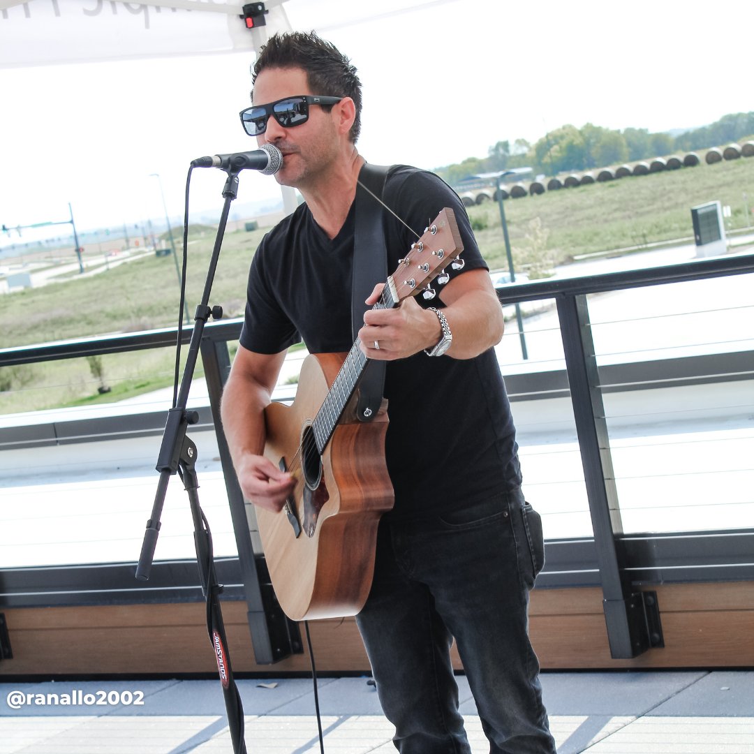 We want to thank everyone who made our Open House so very special! 
Laura Palmer, Dom Lannarelli, Pref, and Chris Ranallo!
Thank you all so much for taking the time to create something special for #TeamVizy and our new office! 💚