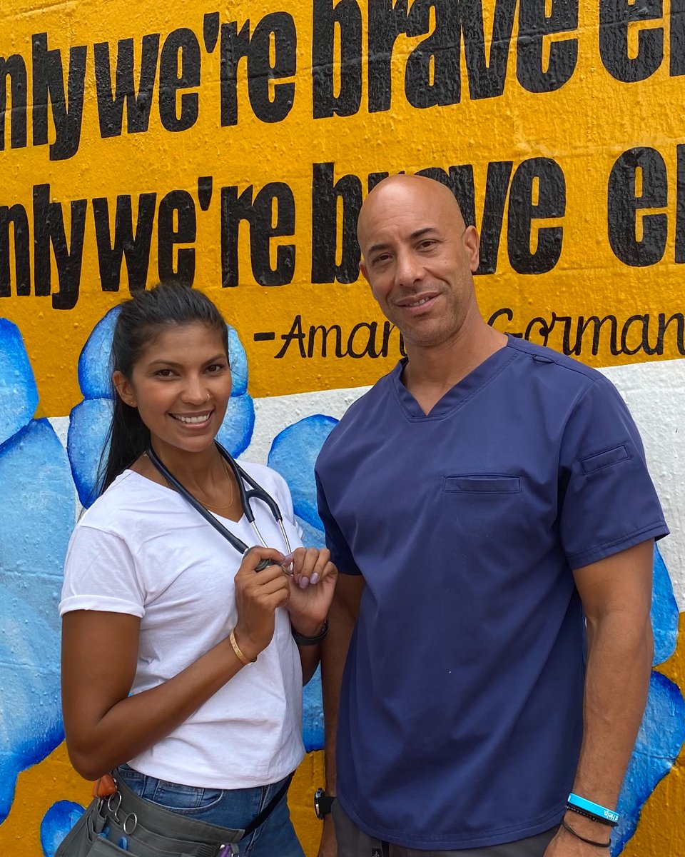 TheStreetVet's tweet image. The Dynamic Duo! 🐶😻
#streetteam #nojudgement #justhelp