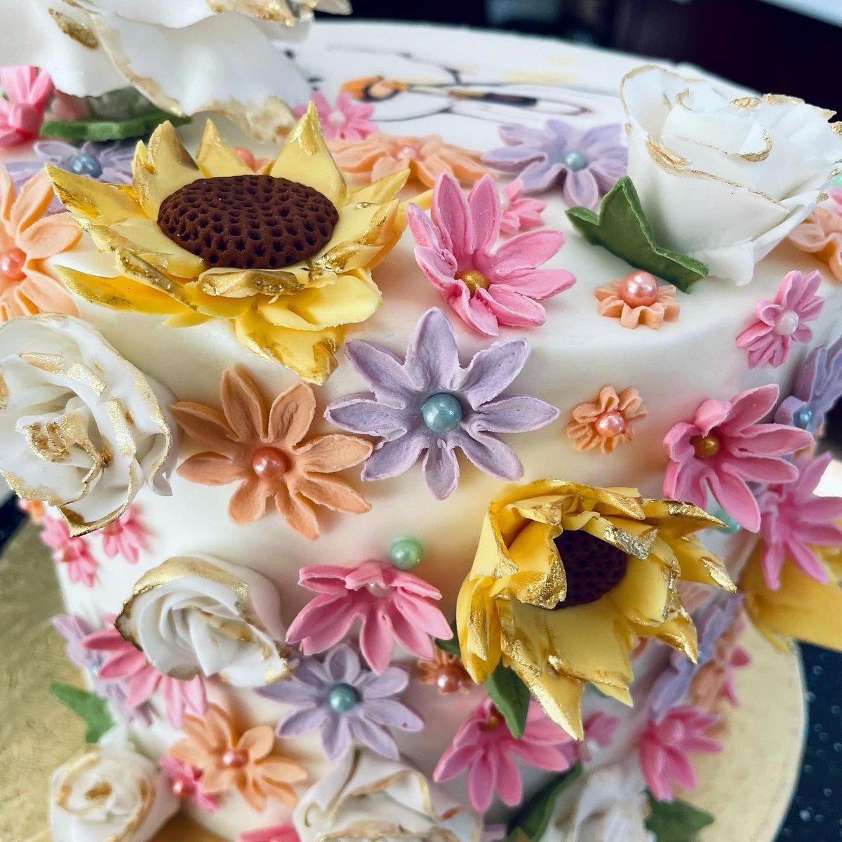 Sasa_Thabethe's tweet photo. Florals?
For Spring?
…groundbreaking 💁🏼♀️🌸
https://t.co/iMyQWtLRej
#thecakething #floralcake #flowercake #pastelcolors #pastelflowers #gumpasteflowers #simplecake #31stbirthday #31stbirthdaycake https://t.co/cDn4AP9Eyi