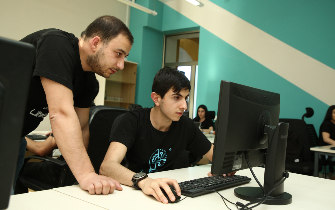 eif_hightech's tweet photo. #EIF_Blog
@GyumriG is one of the places where both #Armenian and foreign companies are welcome to open offices and encouraged to hire local talent.
Check out the story of #GTC resident #LifeBeget โก๏ธ https://t.co/bv1NBvEjNL https://t.co/4ZDrVQWM76