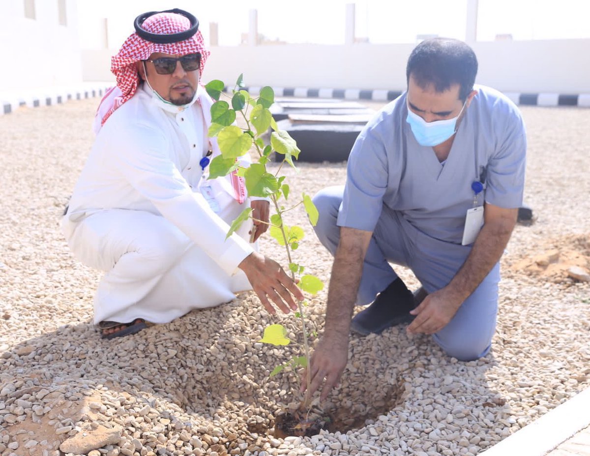 alkharj001's tweet photo. استمرار للمرحلة الرابعة من حملة #معاً_نغرسها صباح اليوم الثلاثاء ٢٨-٠٢-١٤٤٣هـ بتشجير المراكز الصحية 
#الخرج 
#معاً_نغرسها_بالخرج 
#لنجعلها_خضراء 
#البيئة_لنا_ولأجيالنا 
@emara_riyadh 
@AlKharjHospital 
مركز صحي الخالدية 
@SaudiMoh01 https://t.co/BDIxHOyVBu