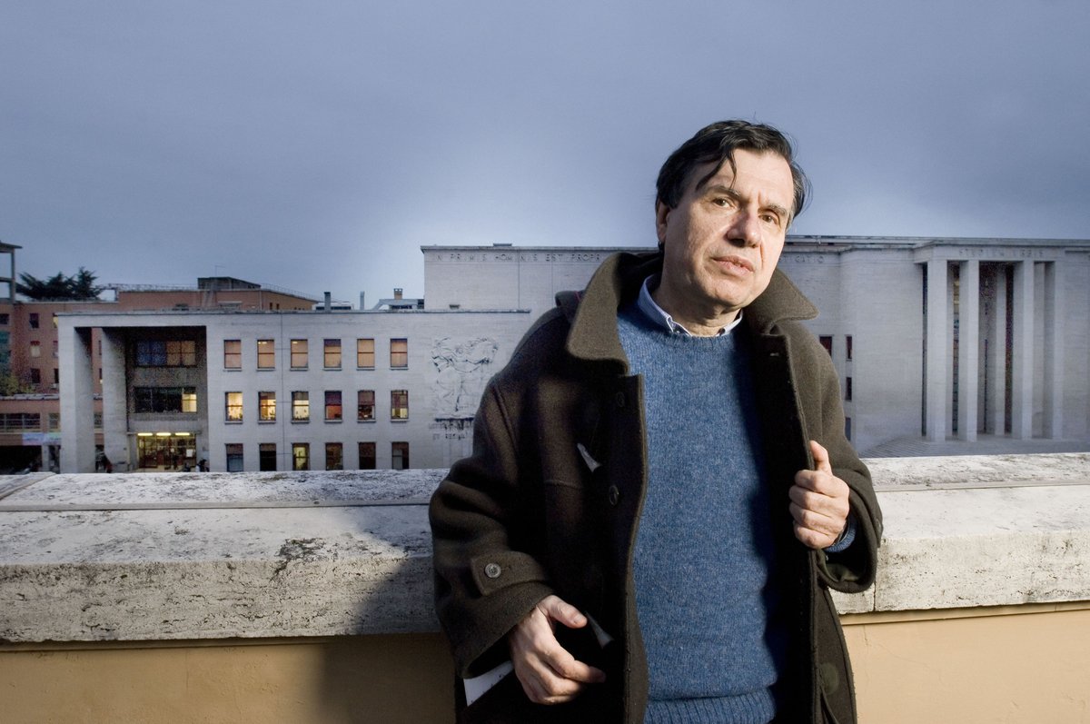 Radio3tweet's tweet photo. #GiorgioParisi ha vinto il #Nobel per la fisica. Chiara Valerio lo aveva incontrato su L’isola deserta, Parisi aveva portato un libro di Marcel Proust e aveva spiegato cosa significa guardare il mondo con gli occhi di un fisico. Qui https://t.co/duvobl0xsc https://t.co/pZinDcYlAq