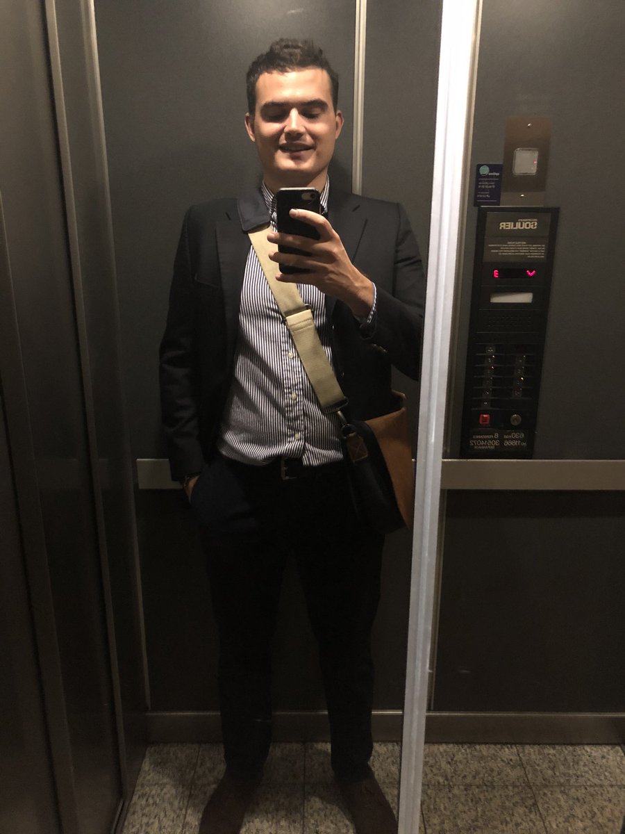 PierreLouis85's tweet photo. Il y a 11 ans, on me déconseillait de faire médecine en raison de ma surdité. Des chefs (heureusement rares) ont tenté par la suite de m’en dégoûter. 
Aujourd’hui j’ai validé mon DES, et accessoirement 11 ans d’études.
Merci papa et maman. Et bien sûr merci ma Raptou ❤️ https://t.co/NNZqOLuozB