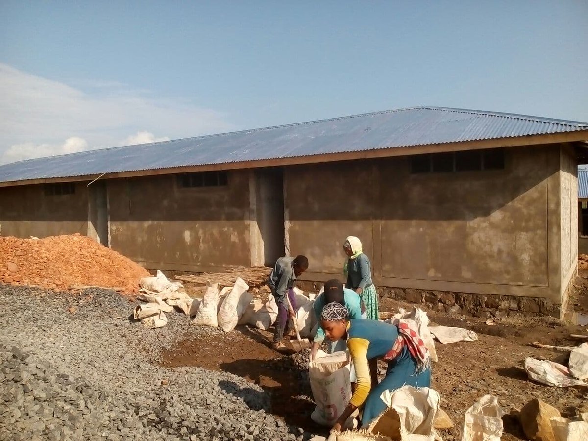 isee_urk's tweet photo. School voor voortgezet onderwijs in Debre Work schiet lekker op
https://t.co/yzfg3HHeM6 https://t.co/Y9WLKYebCb