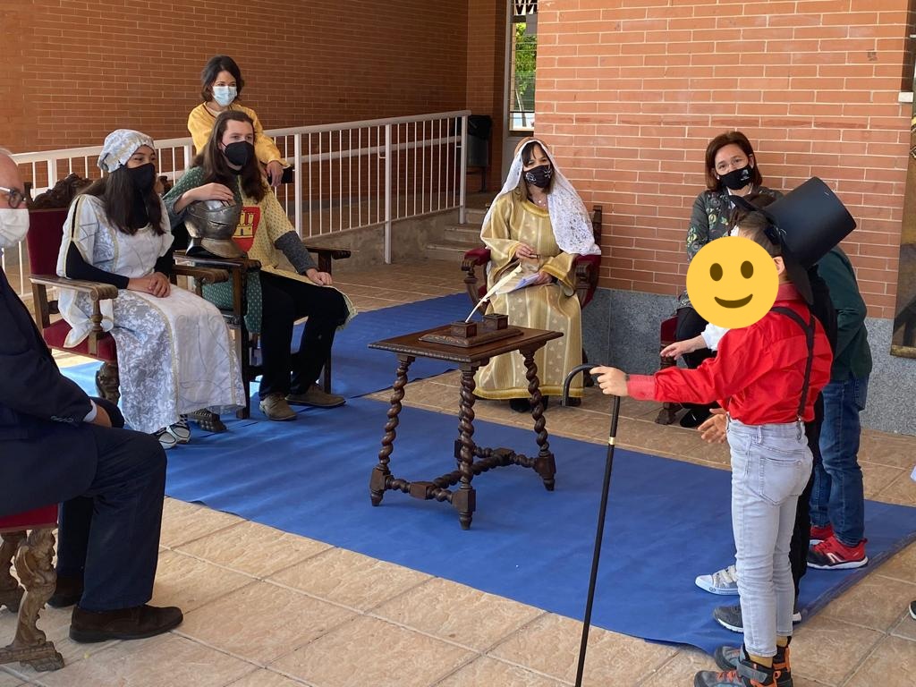 APeVillar's tweet photo. FELIZ DIA DEL DOCENTE @Aliblanki !!!
En tu clase se aprende sobre nosotros, nuestra ciudad, nuestras leyendas, y es que estamos aquí gracias a nuestro pasado y los pequeños pasos que damos cada día.
#señoblancaesmagica
#Mipatrimonioconblanca
#conozcomicultura
#aprendiendojaen https://t.co/LtmytBaIJ0