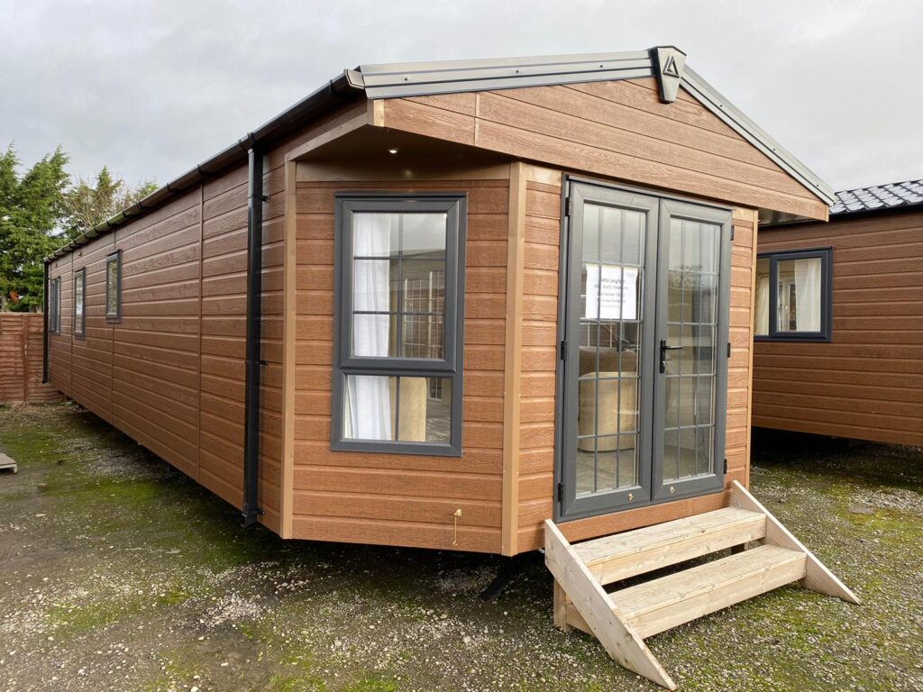 The Langford is nothing less than a home from home, designed to give you the feeling of space with a modern feel. 
It has many great features as standard including a full size bath with a shower above.
Message us today for more information or to arrange a viewing!