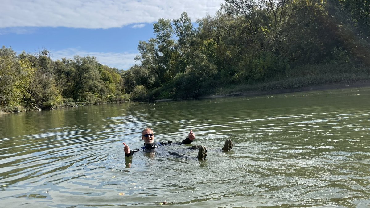 Collecting Palingenia mayflies for ERGA pilot was successful. October fieldwork can be really fun 👍.
