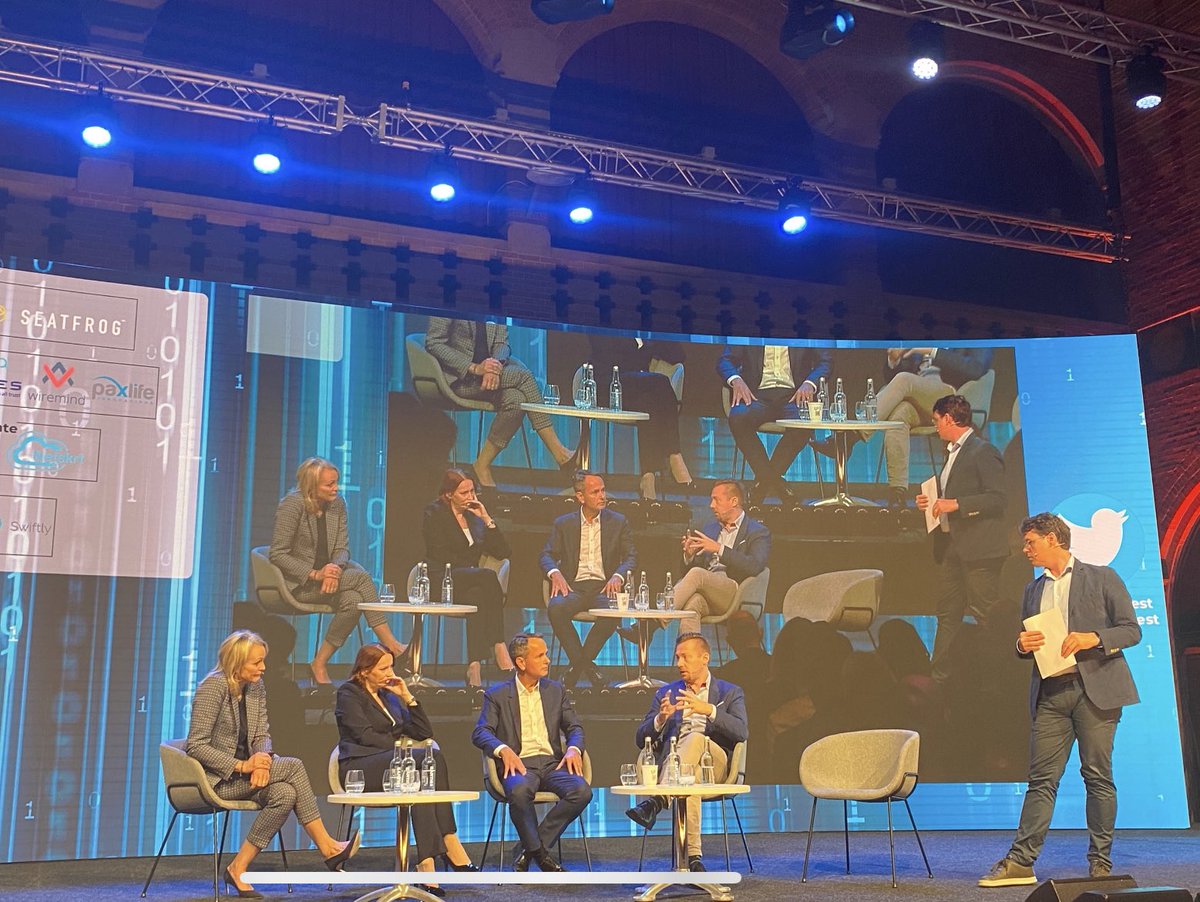 An_schwaemmlein's tweet photo. I am at @PassengerFest to speak about the need to offer passengers a variety of attractive sustainable services by bus and train to convince them of the shift to collective mobility. We at Flix are ready to be part of the solution! #SustainableMobility #EUYearOfRail  #GreenDeal https://t.co/wFTqTCSoCR