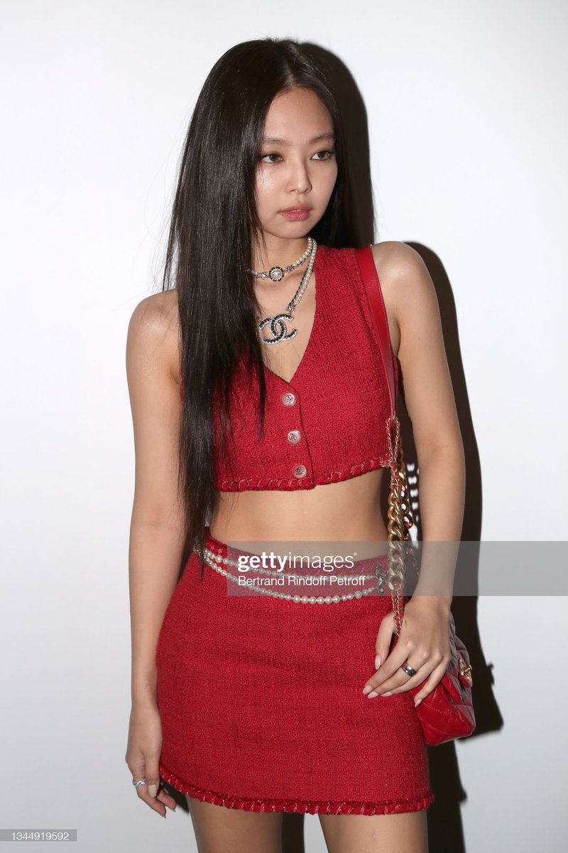 The only reason why I'm in a good mood right now! Red screams JENNIE KIM🖤 
Our Human Chanel Jennie Kim

JENNIE FACE OF CHANEL
#JENNIEChanelPFW #JENNIE #BLACKPINK #CHANELSpringSummer @jennierazzi @GlobalBlackPink @BPinAmerica @CHANEL