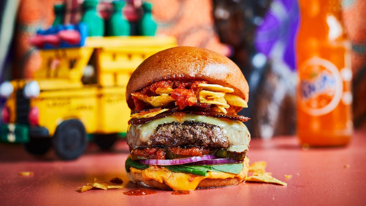 chukusLDN's tweet photo. Introducing Chuku's in burger form 👀

Yes, you can now get a taste of Chuku's @honestburgers across the country, with our collaboration NIGERIA burger 🇳🇬

Available til 1 Nov, our burger includes Fanta-candied Bacon, Jollof Sauce, Plantain Crisps and a Spicy Ata Din Din Mayo💥 https://t.co/w5CUZJSh3p