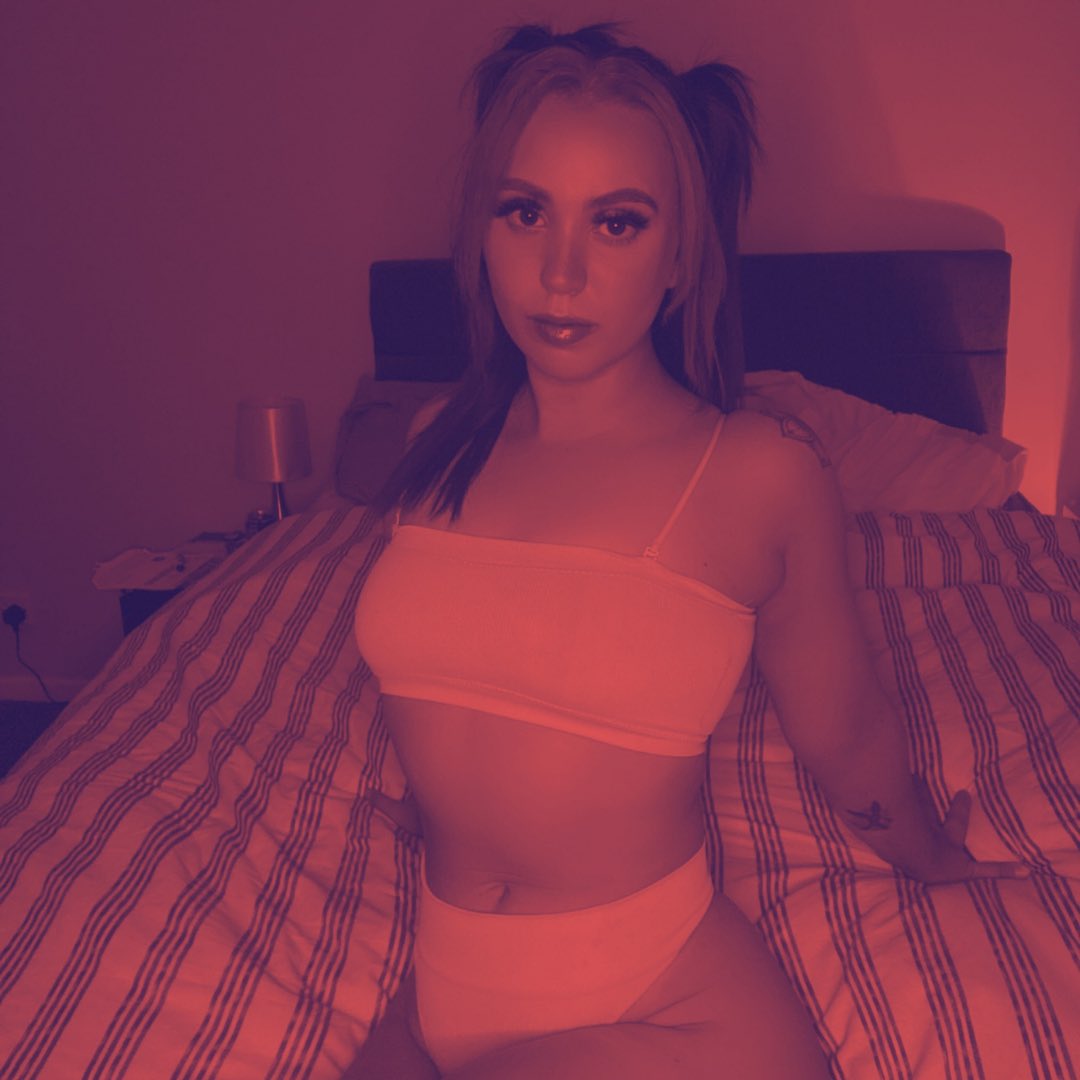 My admireme page is only £3 right now, why aren't you there?! (links below) https://t.co/nCnUrzB3Nf