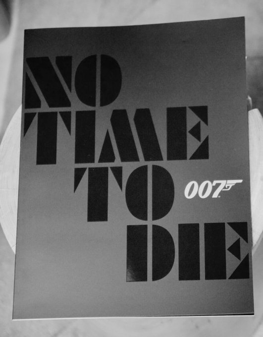 HIDEO_KOJIMA_EN's tweet photo. I watched the latest 007 movie "NO TIME TO DIE".

"James, thank you for 15 years of service."

This is my debriefing. https://t.co/lvRZhXNAPc