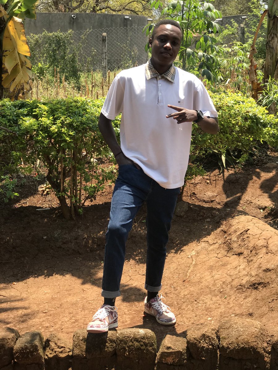 OfficialYusuph3's tweet photo. 🤔
"Jambo hilo hilo ambalo ukisema wewe litakataliwa, linaweza kukubaliwa akilisema jambo hilo hilo mtu mwingine kwa mtu yuleyule. Ukitaka kufikisha jambo lako kwa mtu, peleleza kujua nani mtu huyo anamsikiliza kwa wepesi. Si kila kitu lazima useme wewe."
#VANDROSS🔞 https://t.co/ExQ2ZLFvMY