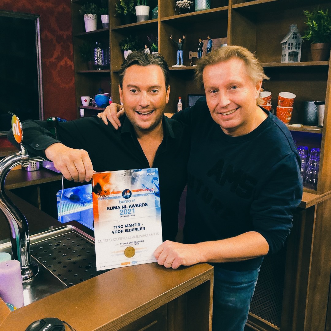 Strengholt Music Group (@strengholtmusic) on Twitter photo 🏆 'Tino Martin - Voor Iedereen' won the BUMA NL Award for most successful Dutch album🏆 Congratulations <a href="/Tinomartintwit/">Tino Martin</a> & team!
.
.
.
#buma #bumaawards #award #awardwinning #awardwinner #success #successful #album #dutch #congratulations #holland #music #dutchmusic 🏆 'Tino Martin - Voor Iedereen' won the BUMA NL Award for most successful Dutch album🏆 Congratulations <a href="/Tinomartintwit/">Tino Martin</a> & team!
.
.
.
#buma #bumaawards #award #awardwinning #awardwinner #success #successful #album #dutch #congratulations #holland #music #dutchmusic