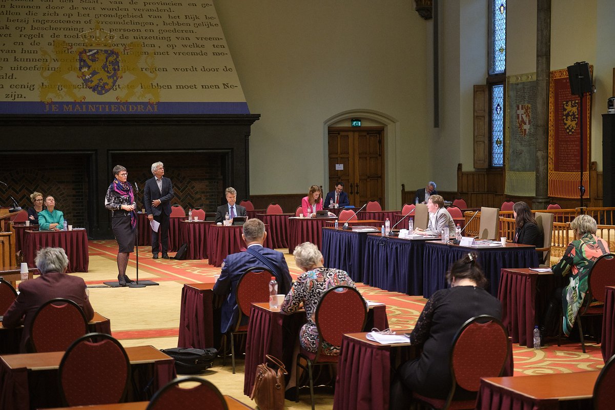 EersteKamer's tweet image. 💬 De Eerste Kamercommissie voor Justitie en Veiligheid hield vanochtend een deskundigenbijeenkomst met @CatholijnJonker (@TUdelft) en Melanie Rieback (@ROSecurity) over de aard en uitdagingen van #KunstmatigeIntelligentie (#ArtificialIntelligence).