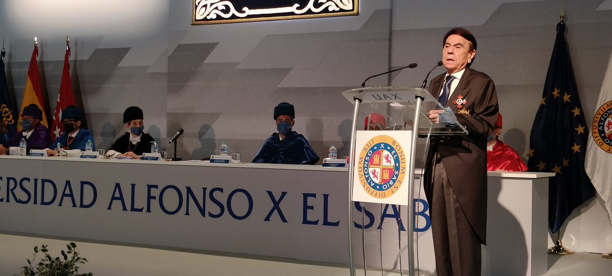 uaxuniversidad's tweet photo. El presidente de #UAX, Jesús Núñez Velázquez, dedica unas palabras de Einstein a todos los asistentes al #ActoAperturaUAX2021: "Nunca consideréis el estudio como una obligación, sino como una oportunidad para penetrar en el bello y maravilloso mundo del saber". https://t.co/XPtBOLWLH1
